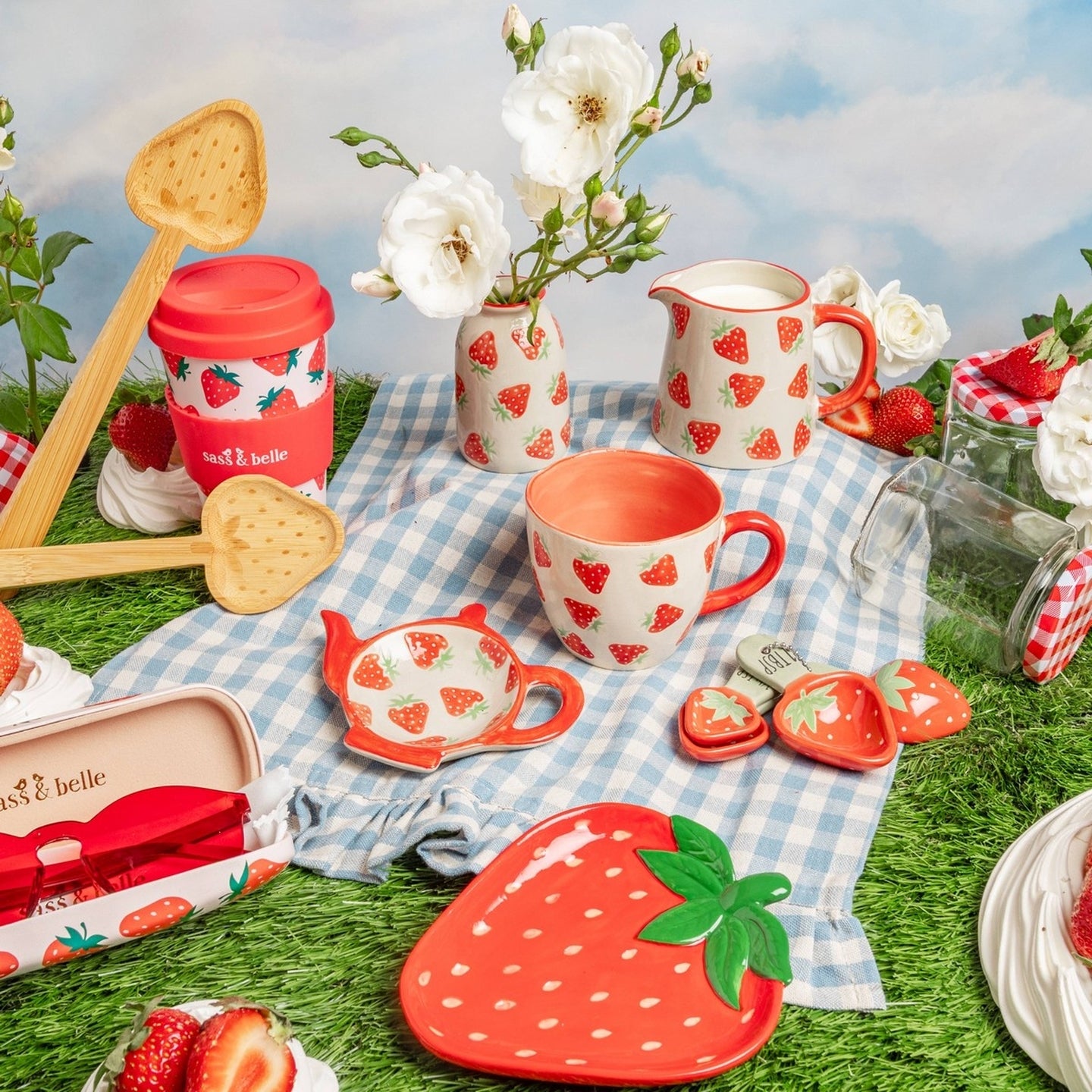 Vide-poches motif fraise, vue de dessus avec détails texturés