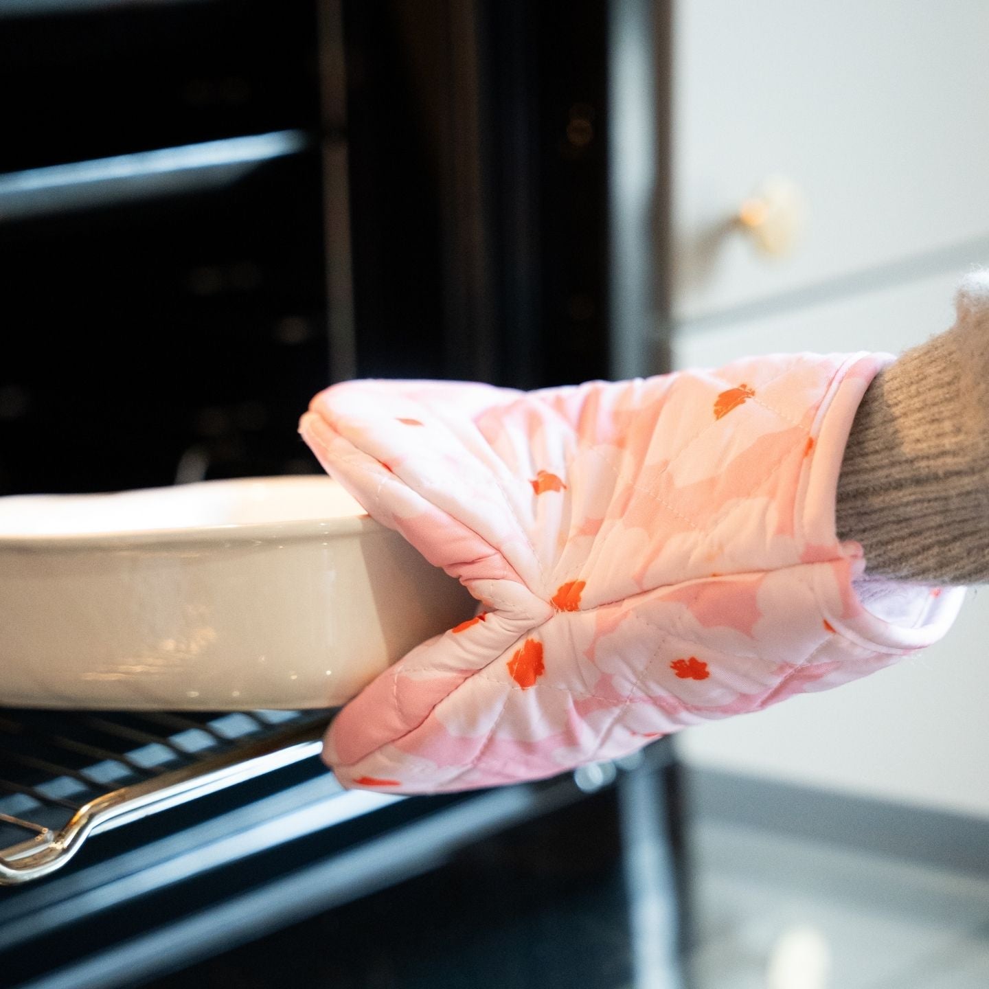 Manique et torchon fleuris