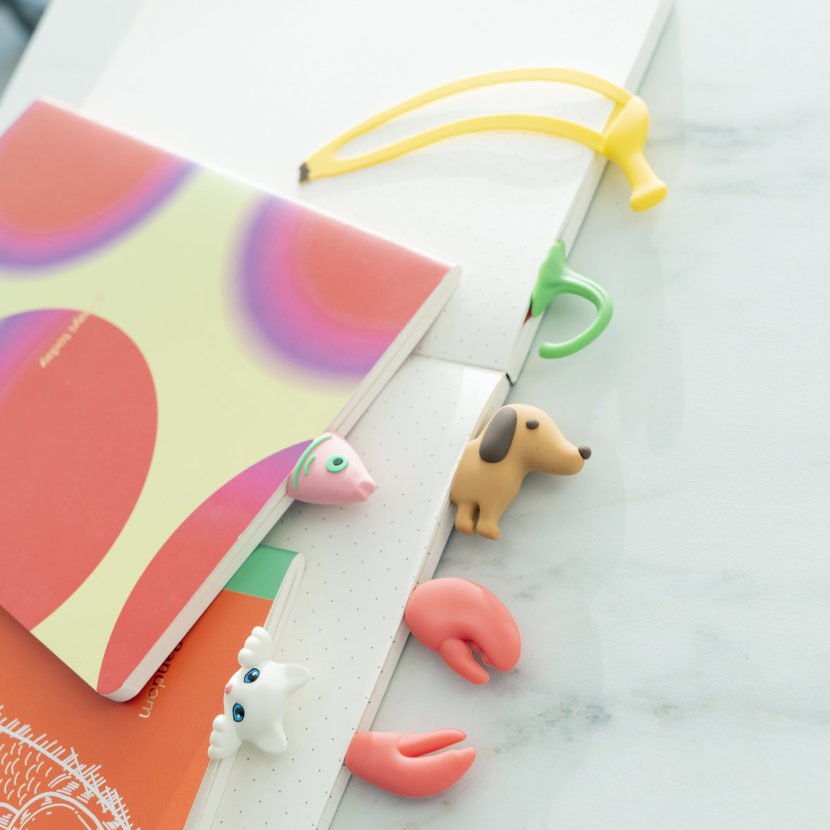 Marque-page en forme de chat avec un design ludique