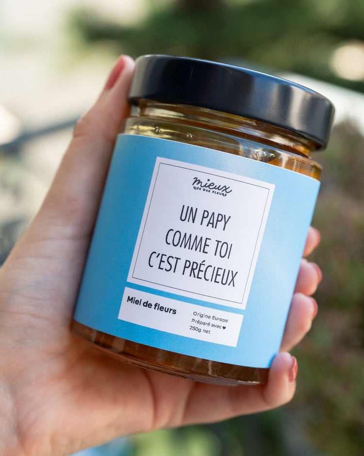 Pot de miel artisanal avec étiquette 'Un Papy comme toi'