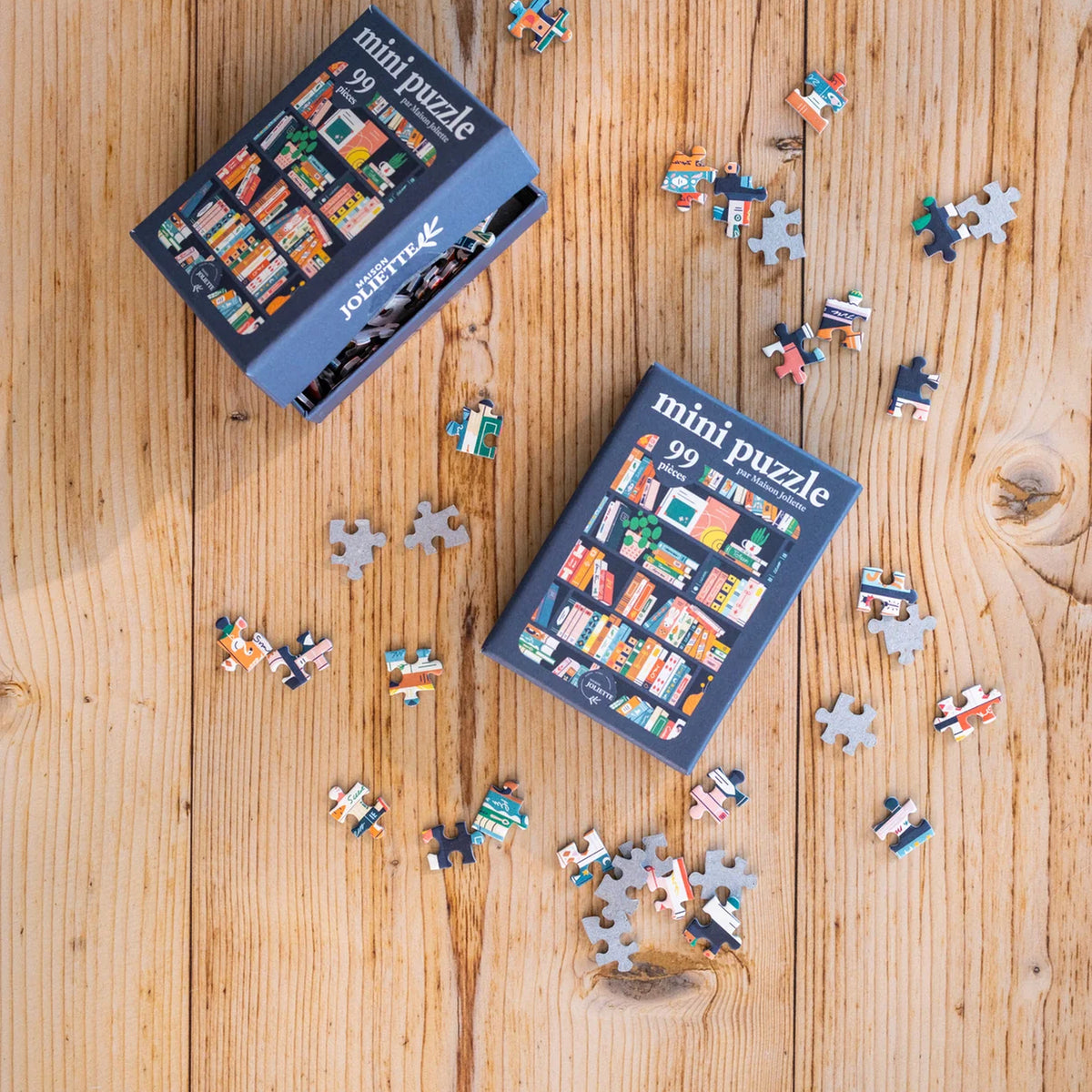 Mini puzzle représentant des livres colorés en gros plan
