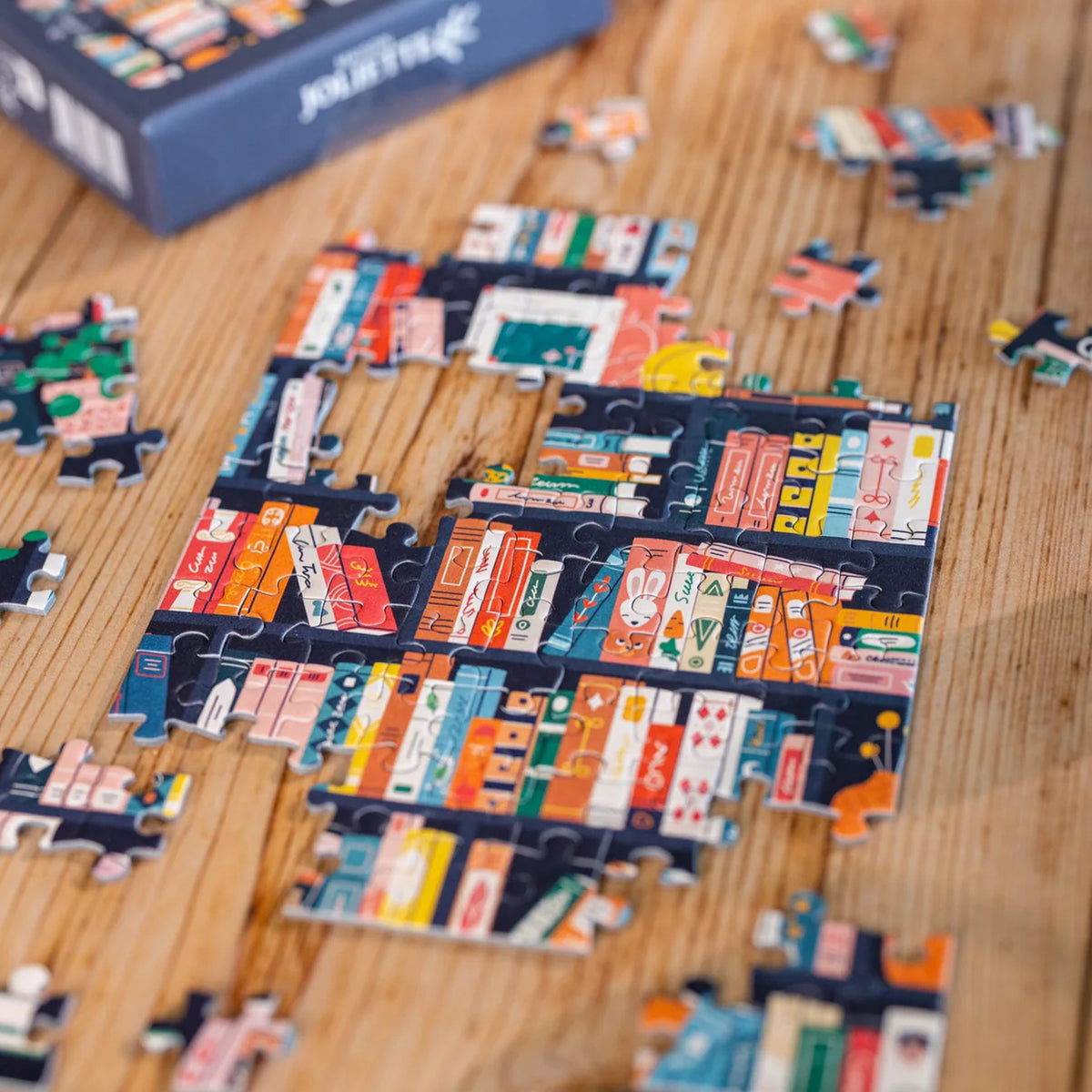 Mini puzzle représentant des livres colorés en gros plan