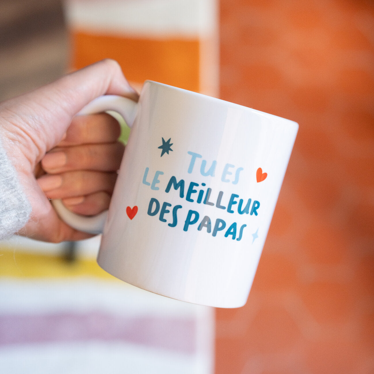 Mug avec inscription 'Tu es le meilleur des papas' en gros plan.