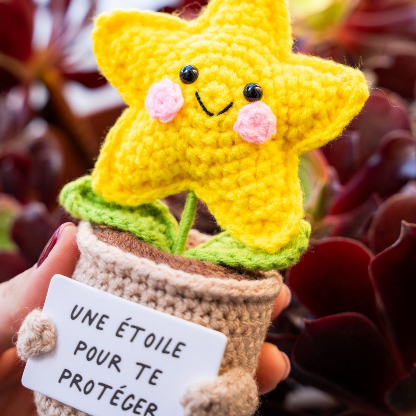 Peluche étoile avec message réconfortant sur fond doux