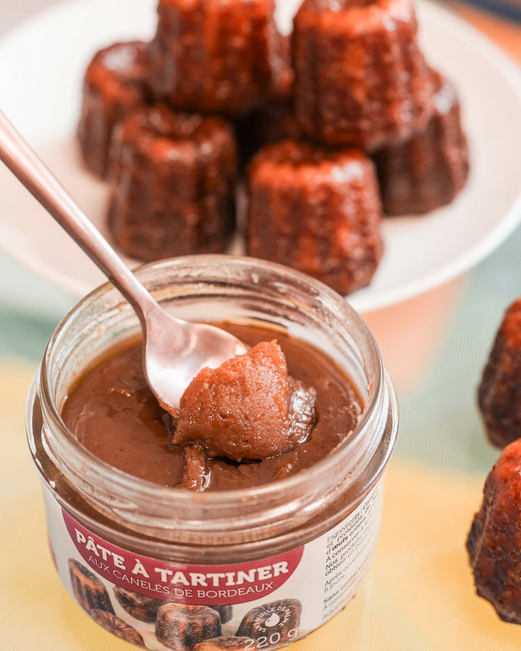Pâte à tartiner aux canelés avec texture crémeuse et onctueuse.