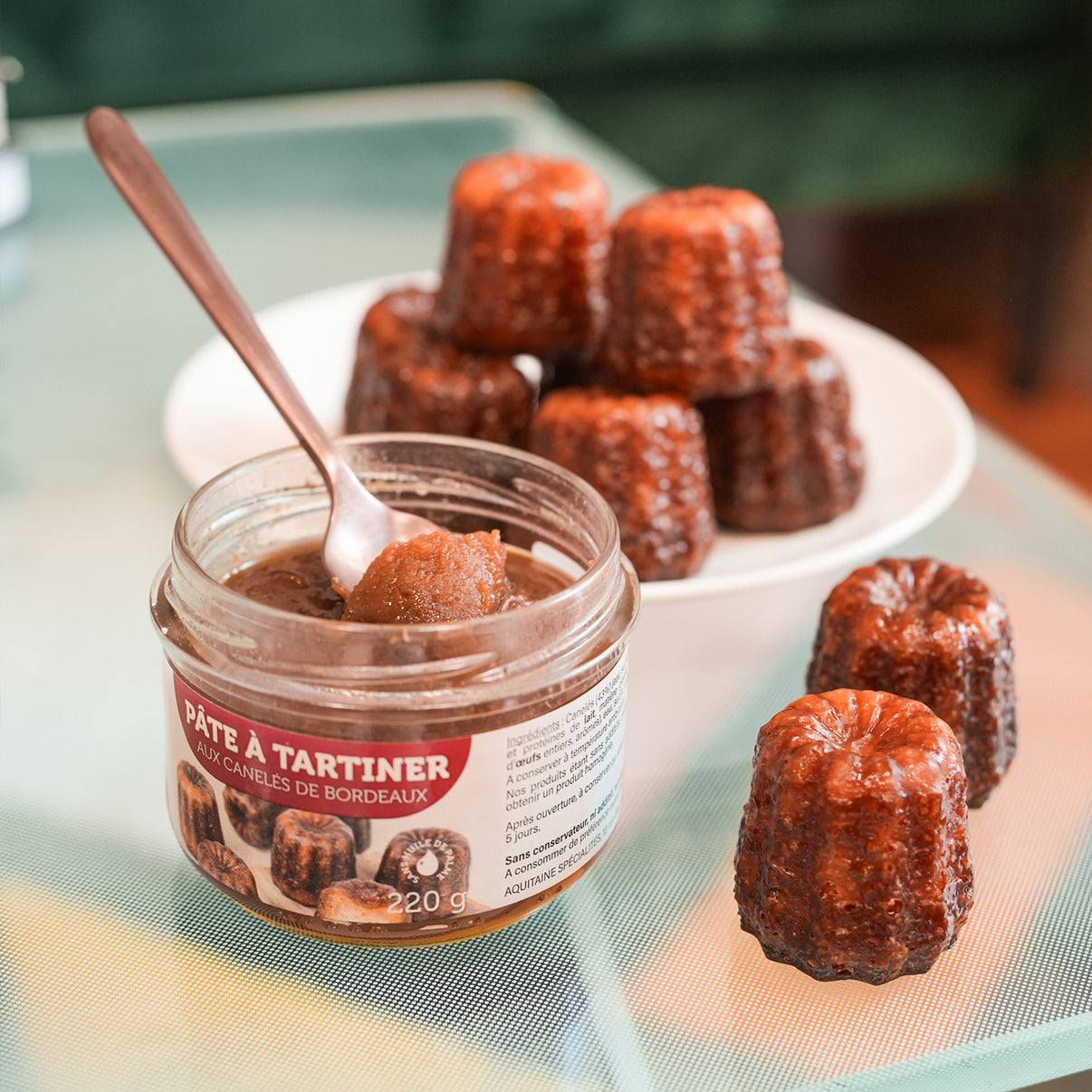 Pâte à tartiner aux canelés avec texture crémeuse et onctueuse.