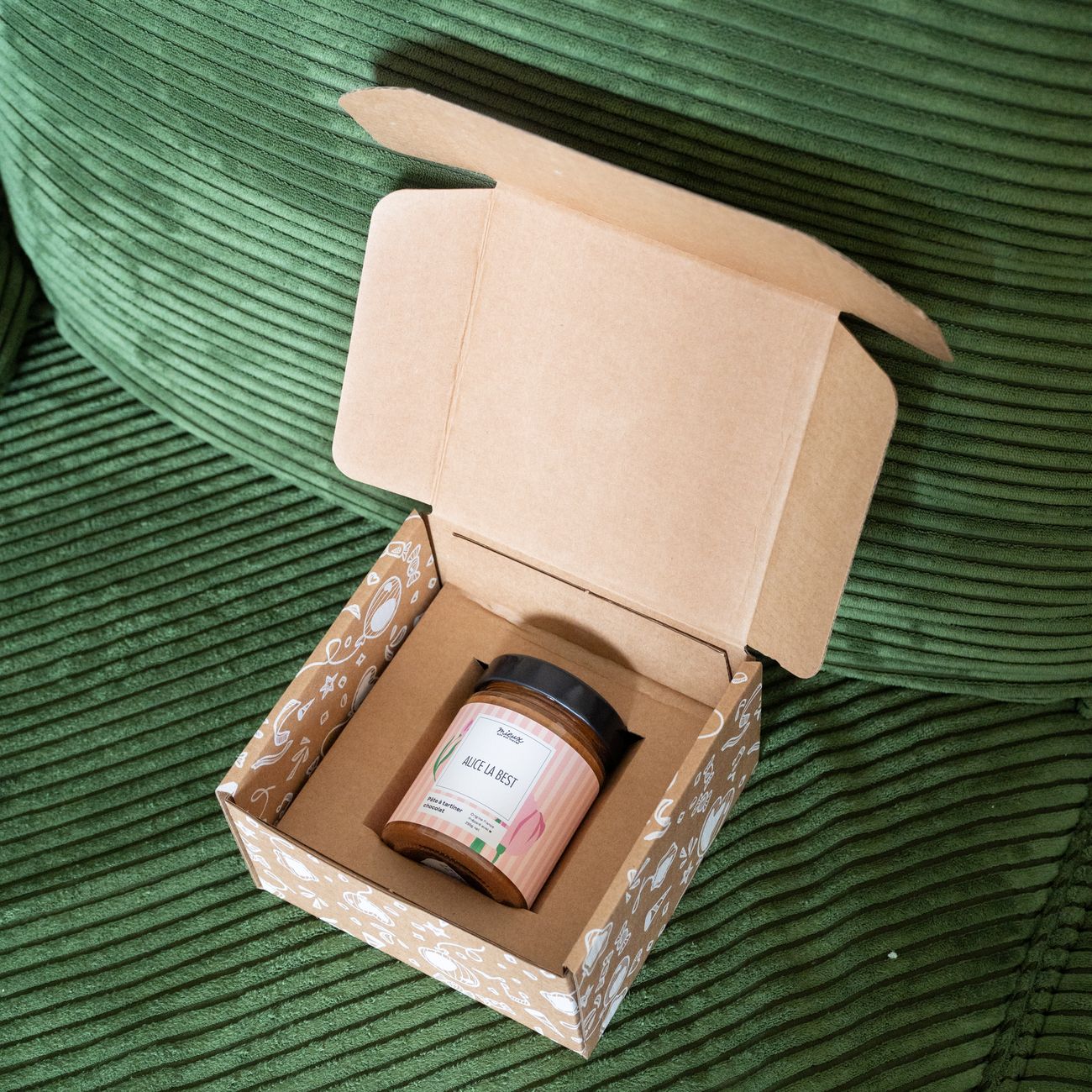 Pâte à tartiner personnalisée en pot avec étiquette colorée