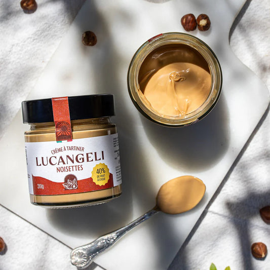 Pâte à tartiner noisette avec texture crémeuse en gros plan