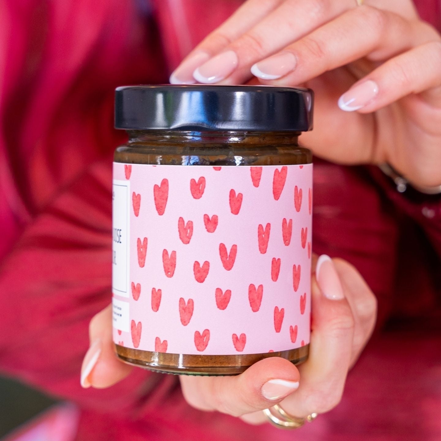 Pâte à tartiner chocolat avec message affectueux en gros plan