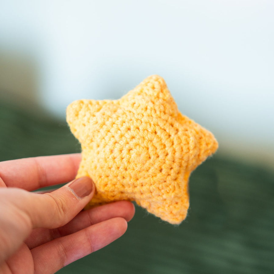 Étoile en crochet avec pancarte, vue de face