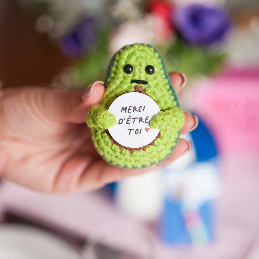 Pancarte en forme d'avocat avec message doux en crochet