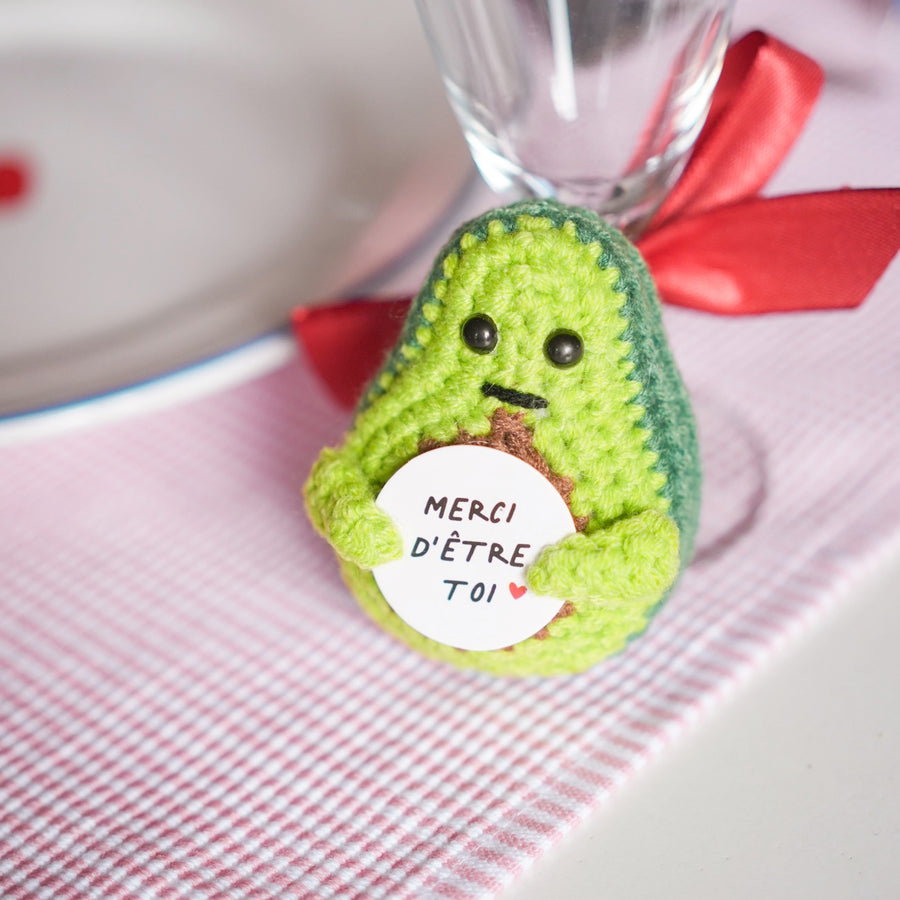 Pancarte en forme d'avocat avec message doux en crochet