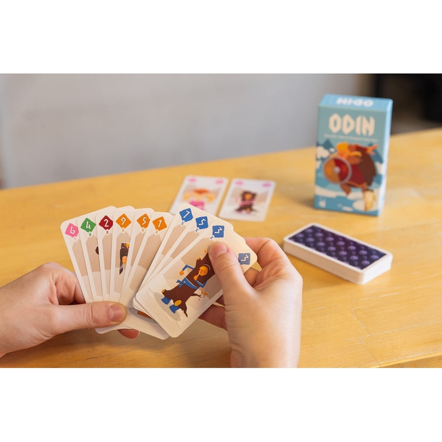 Jeu de cartes Odin avec illustrations vikings sur le dessus