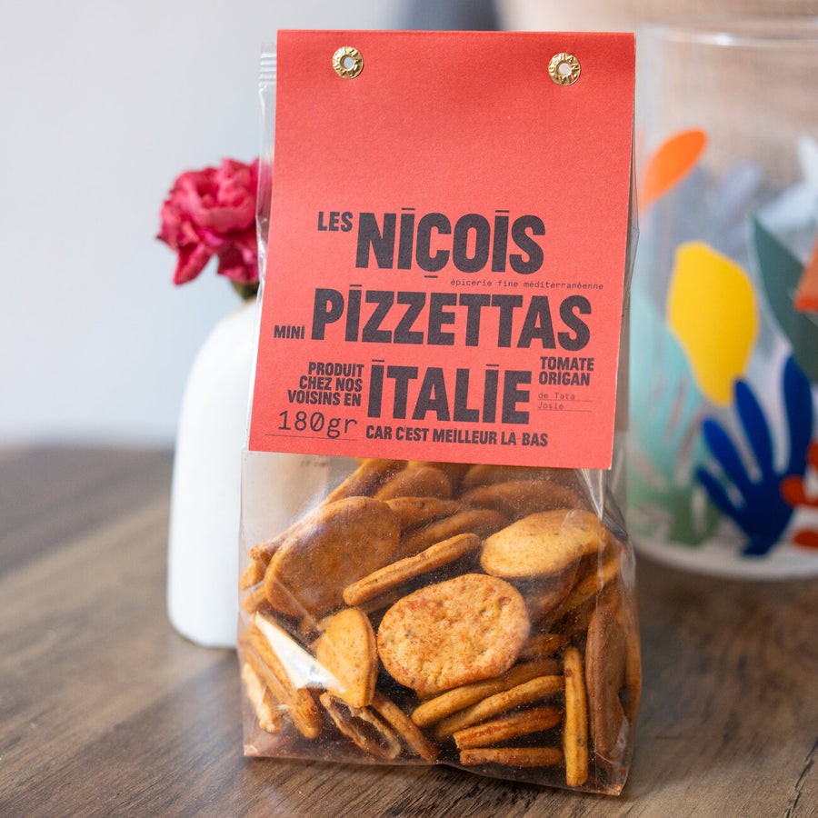 Mini pizzettas croustillantes avec garniture tomate et origan