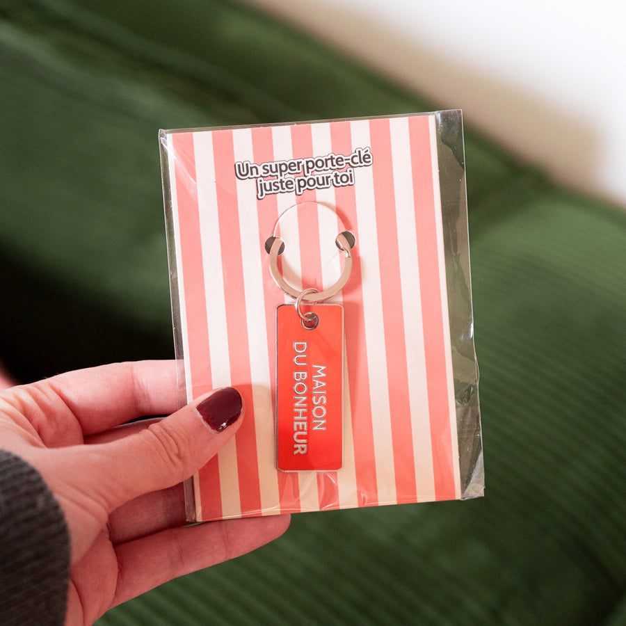 Porte-clé en forme de maison avec détails en relief