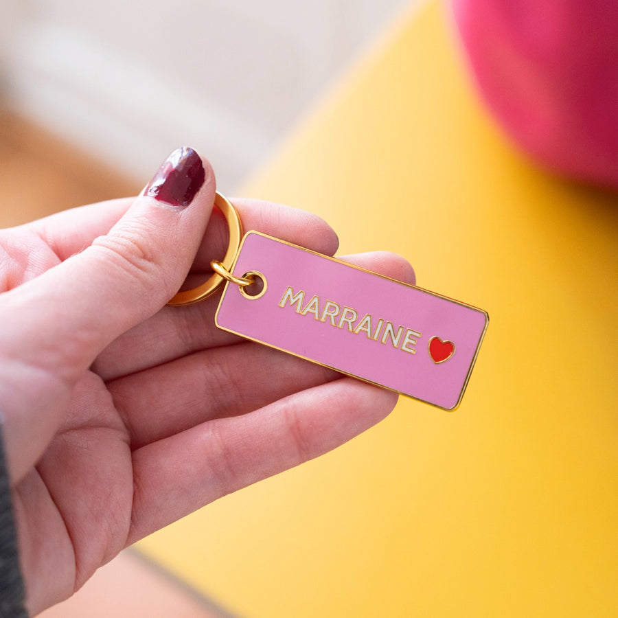 Porte-clé marraine avec cœur, vue de face sur fond clair.