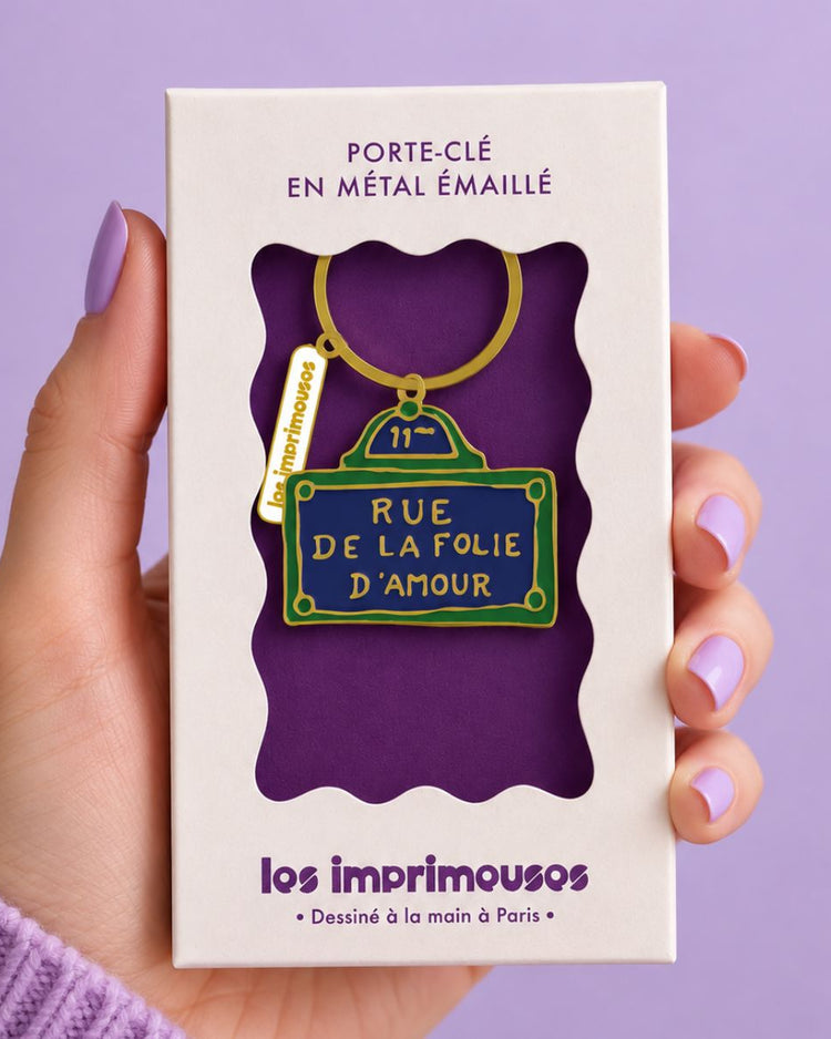 Porte-clés avec inscription romantique sur fond blanc