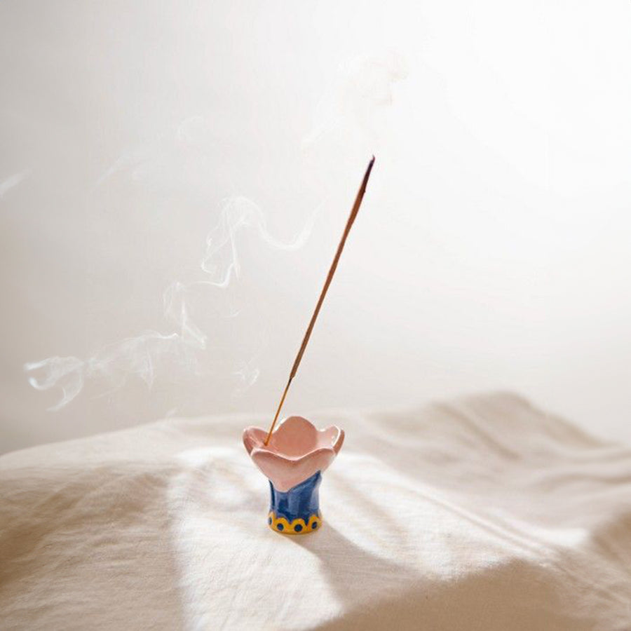 Porte-encens en forme de tulipe avec détails floraux