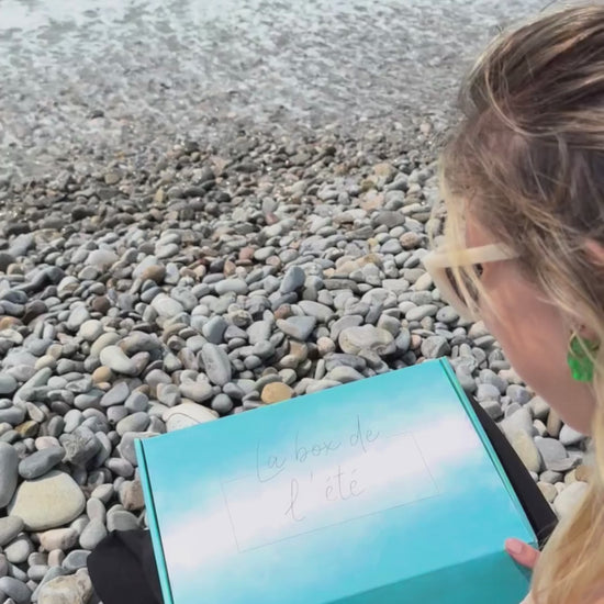 Vidéo de présentation de la box cadeaux surprise à composer avec pleins de cadeaux 