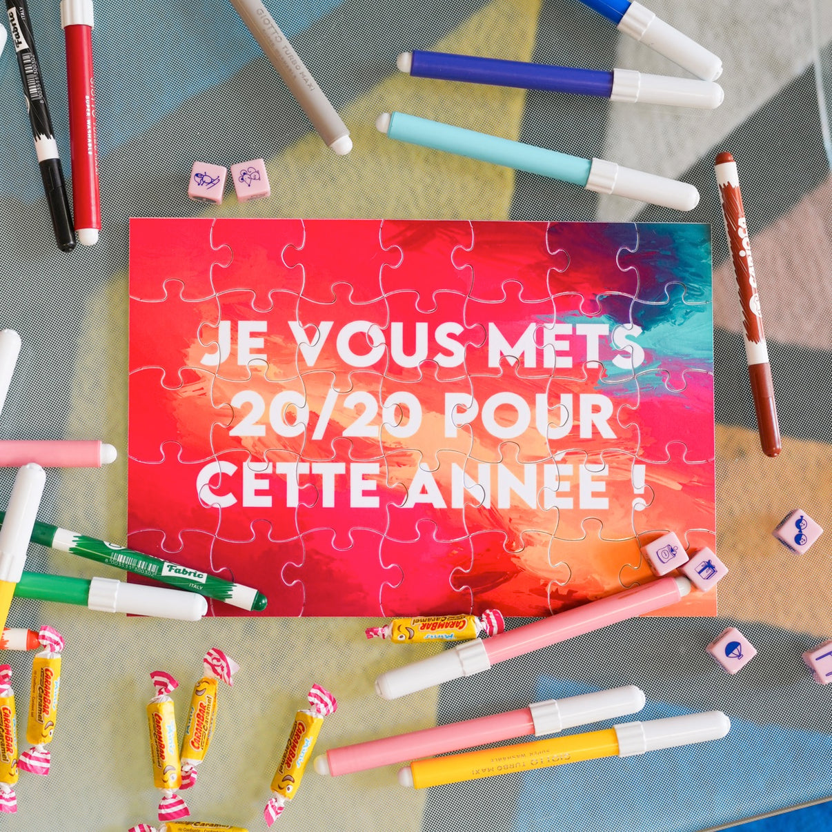 Puzzle coloré avec des illustrations scolaires et 35 pièces.
