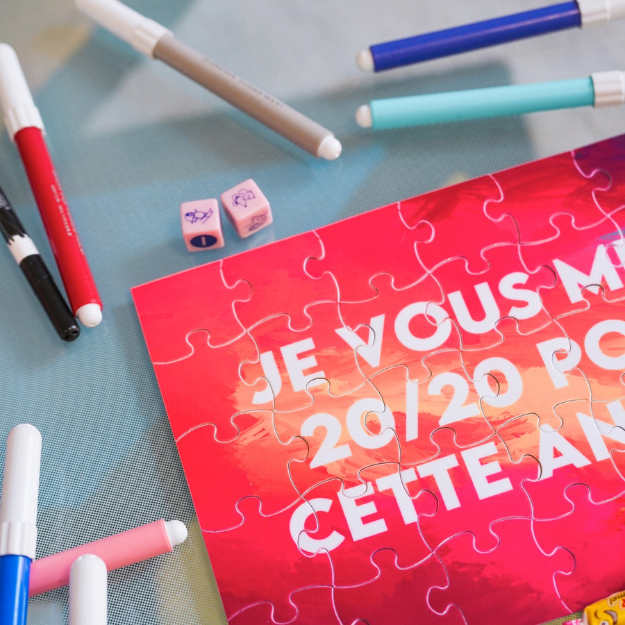 Puzzle coloré de 35 pièces avec motifs scolaires variés.