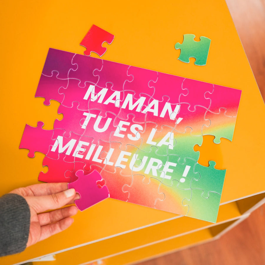 Puzzle coloré avec inscription affectueuse pour maman.