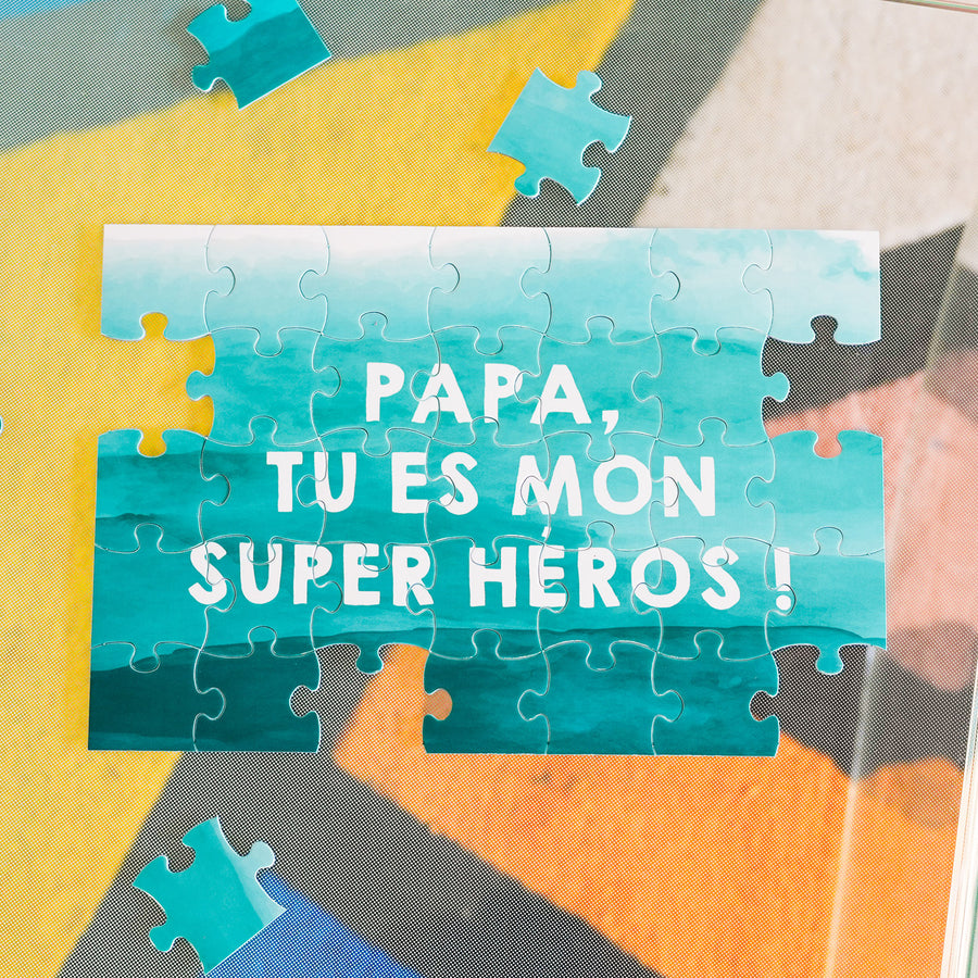Puzzle coloré avec le message pour papa en gros caractères