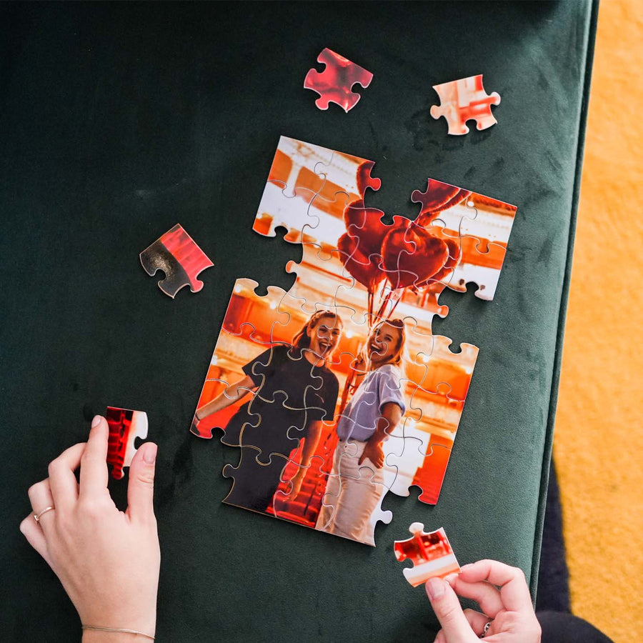Puzzle personnalisé avec pièces colorées et design floral