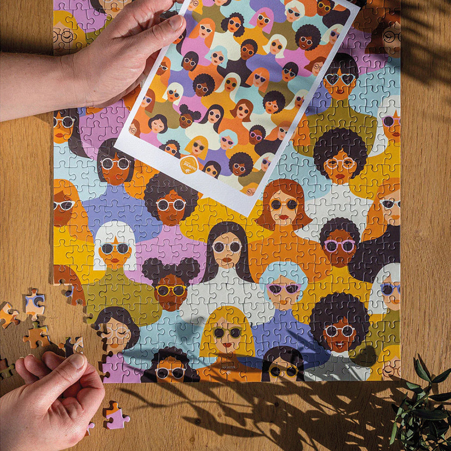 Puzzle de 500 pièces représentant des femmes diverses.