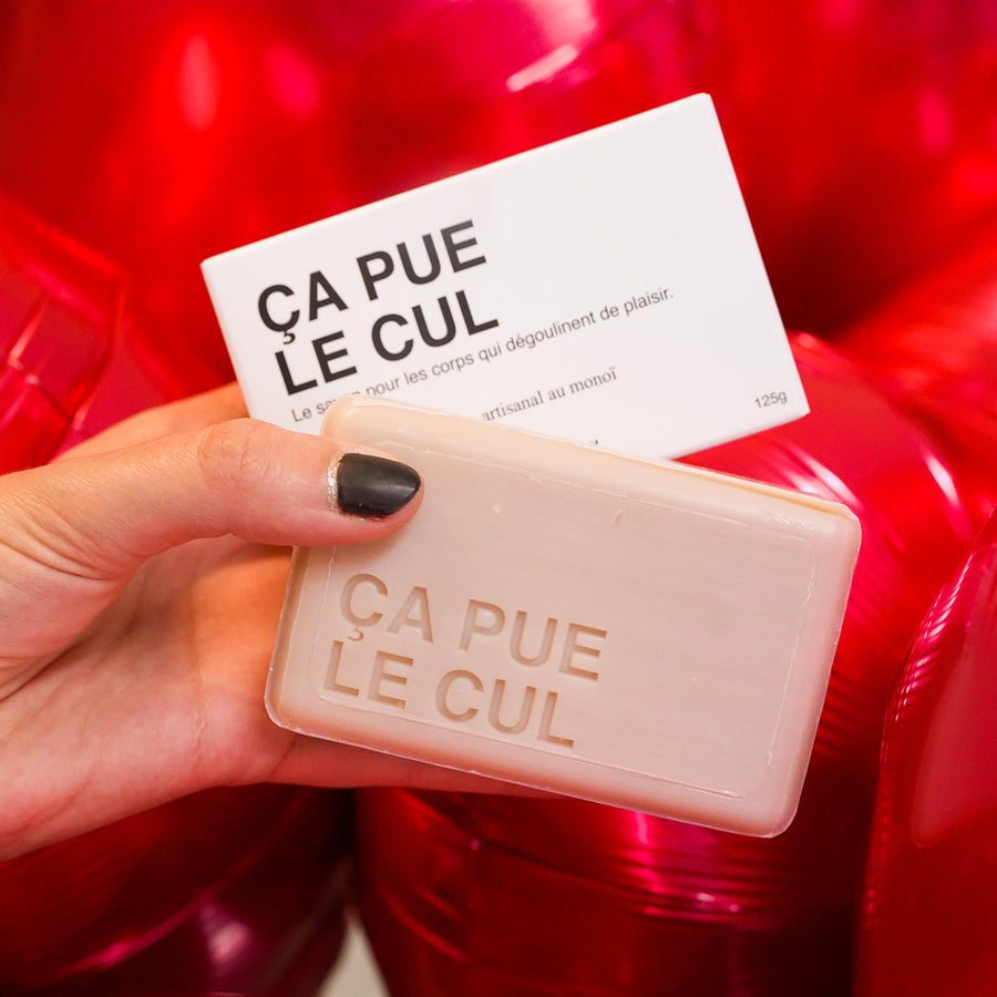 Savon humoristique avec message amusant sur fond clair