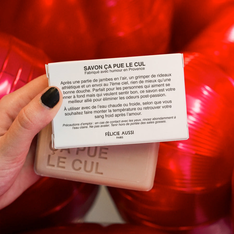 Savon humoristique avec inscription amusante et texture lisse.