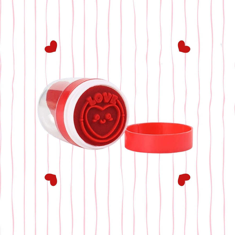 Tampon en forme de coeur avec un motif délicat sur le dessus