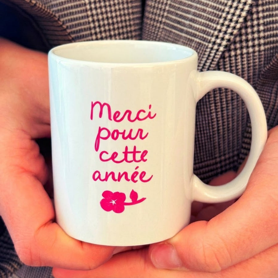 Tasse à café avec inscription 'Merci pour cette année' en détail
