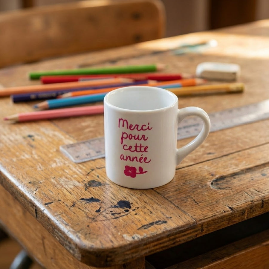 Tasse à café avec inscription 'Merci pour cette année' en gros plan