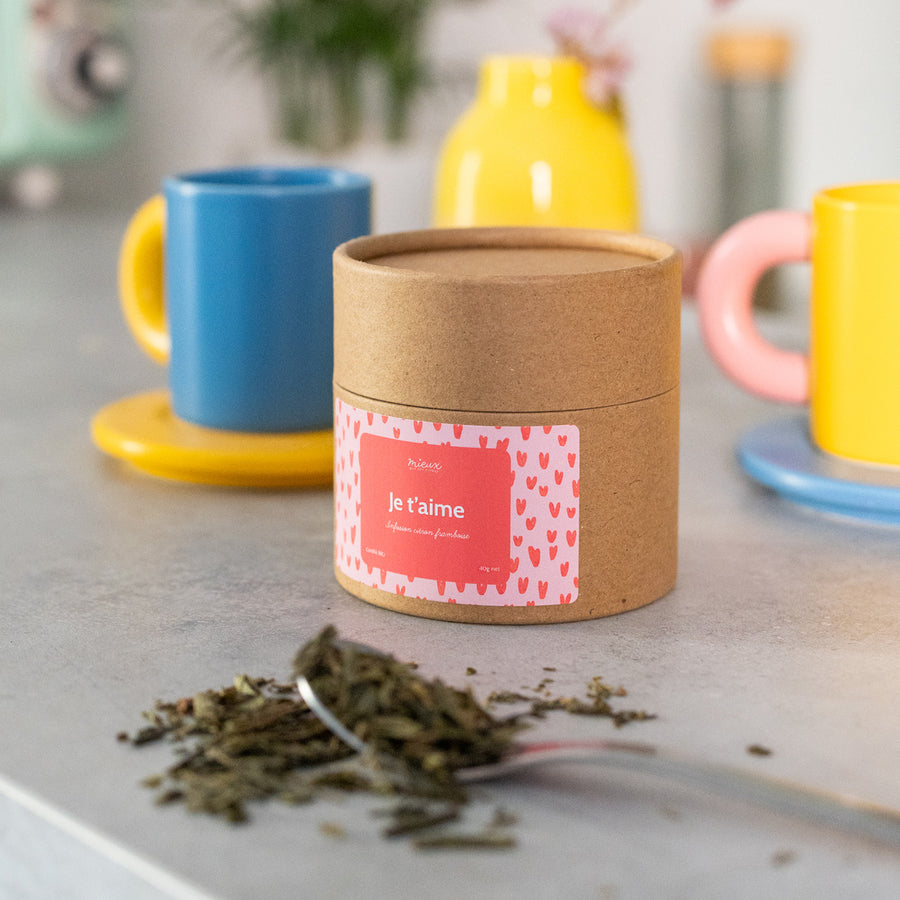 Boîte de thé avec message romantique sur le couvercle