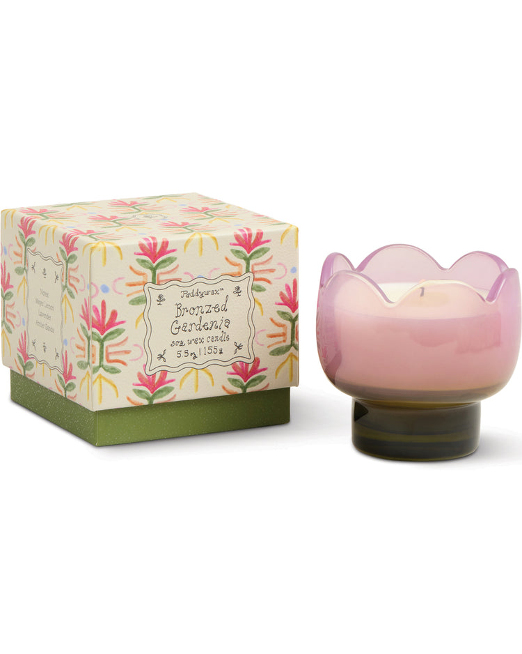 Bougie tulipe lila avec texture délicate et parfum gardenia