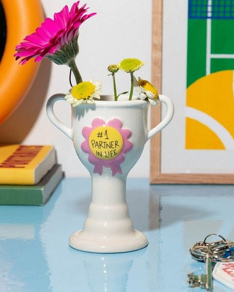 Trophée en forme de coupe avec inscription 'Partner in life