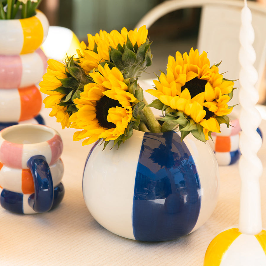 Vase en forme de ballon de plage avec rayures colorées