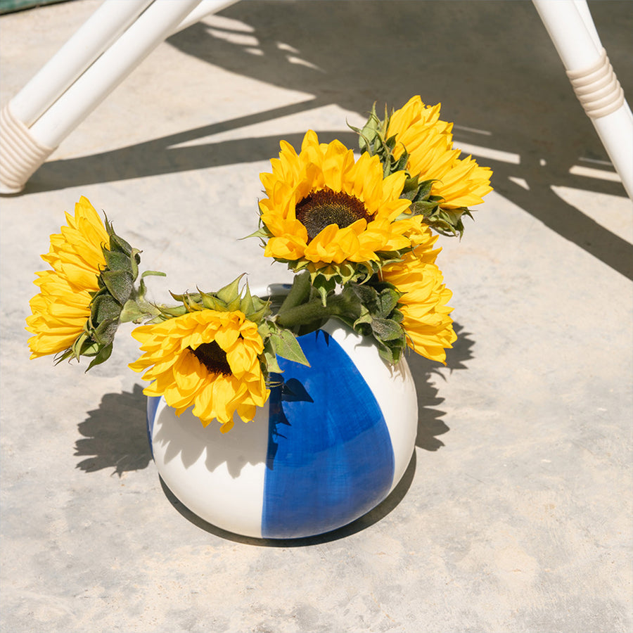Vase en forme de ballon de plage avec rayures colorées
