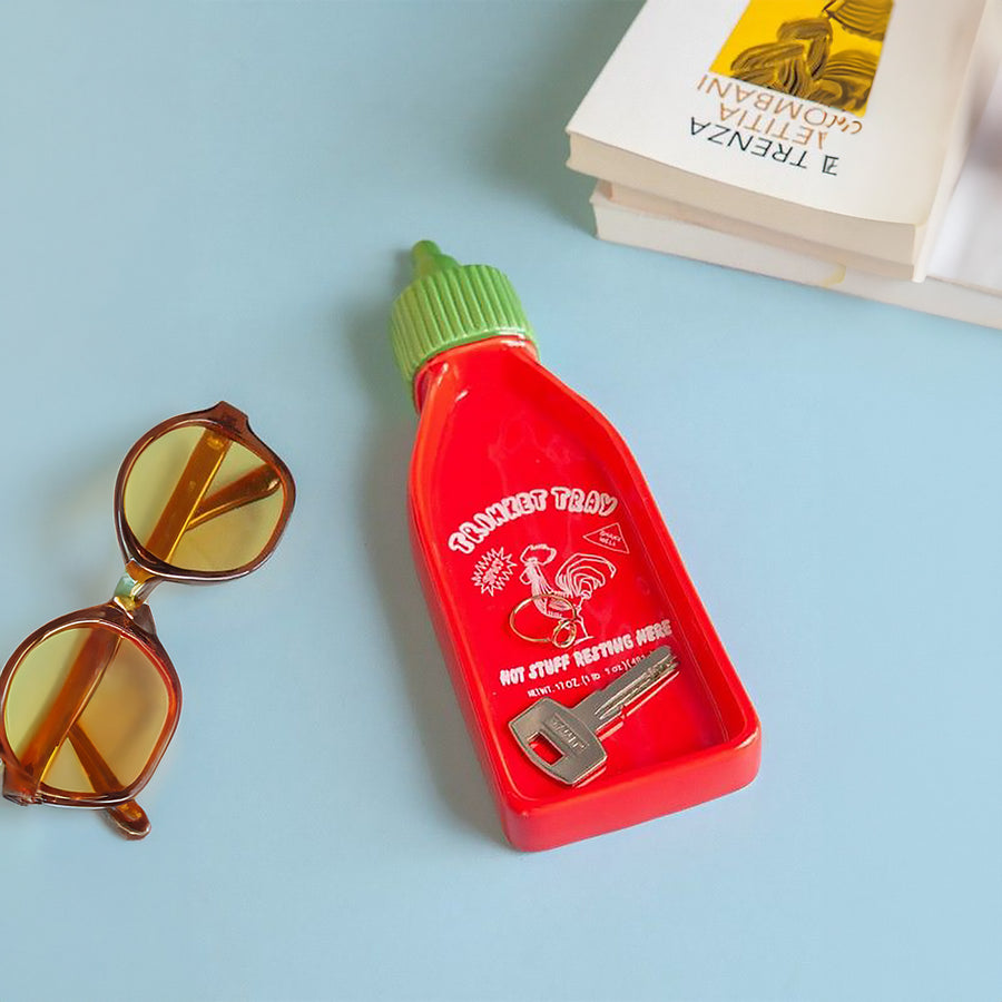Vide-poche Sriracha avec design vibrant et texture lisse.