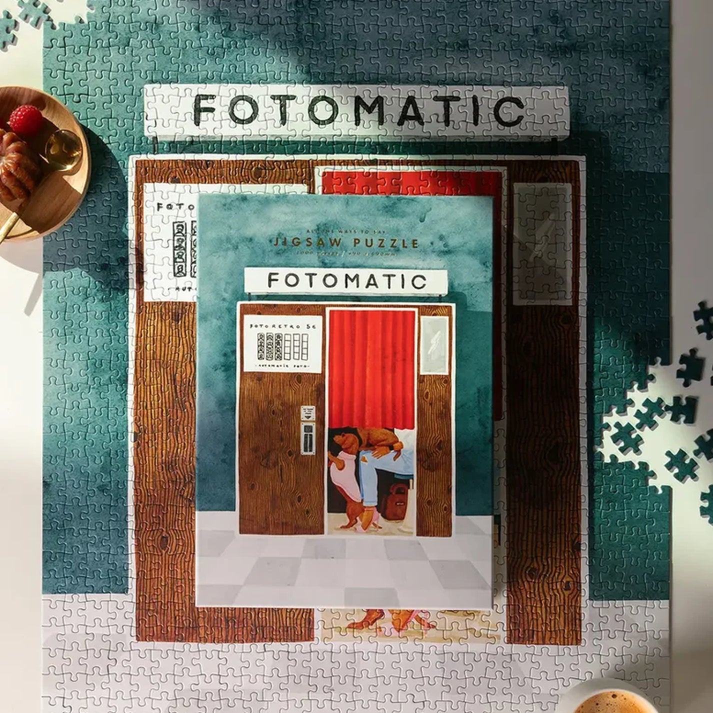Boîte du puzzle Fotomatic avec design rétro et photos colorées