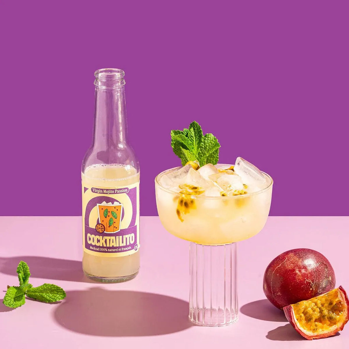 Virgin Mojito Passion servi dans un verre avec glaçons