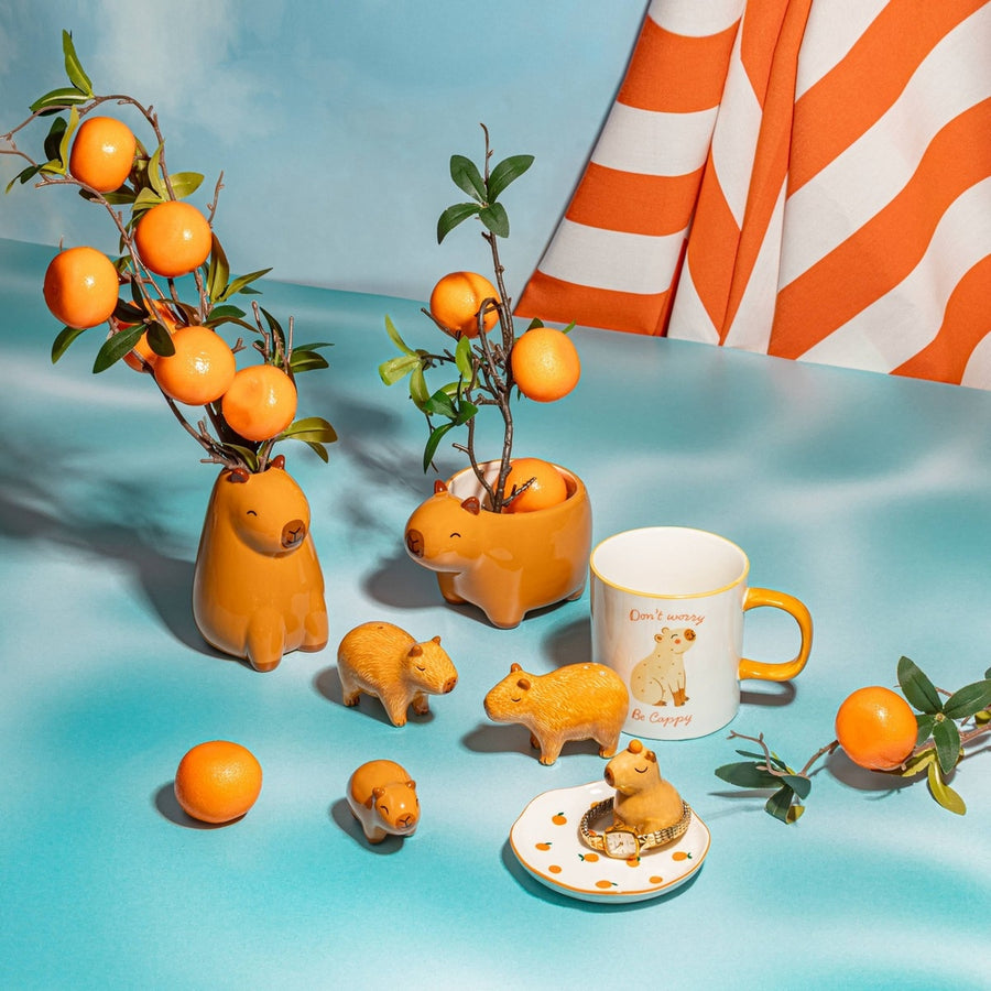 Mug avec capybara espiègle sur fond lumineux