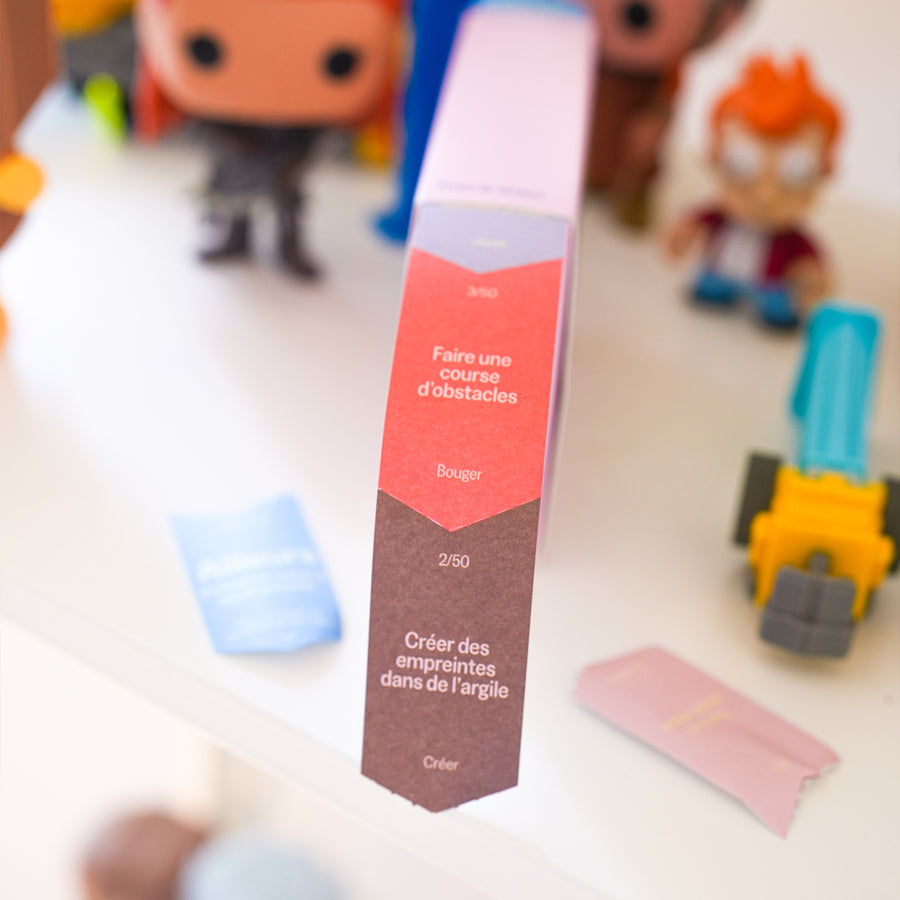 Livre 100 Activités - Que faire avec des enfants, couverture colorée avec illustrations, idées ludiques et éducatives pour occuper les enfants.