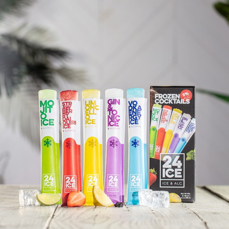 Glaces à l’alcool dans un cornet, vue de dessus sur fond blanc.