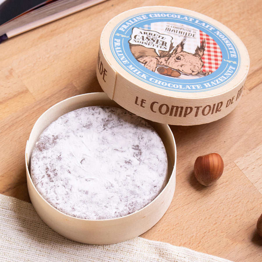 Camembert en chocolat au lait praliné, trompe l'œil.