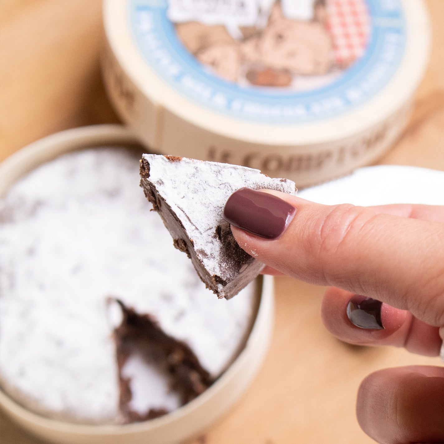 Camembert en chocolat au lait praliné, trompe l'œil.