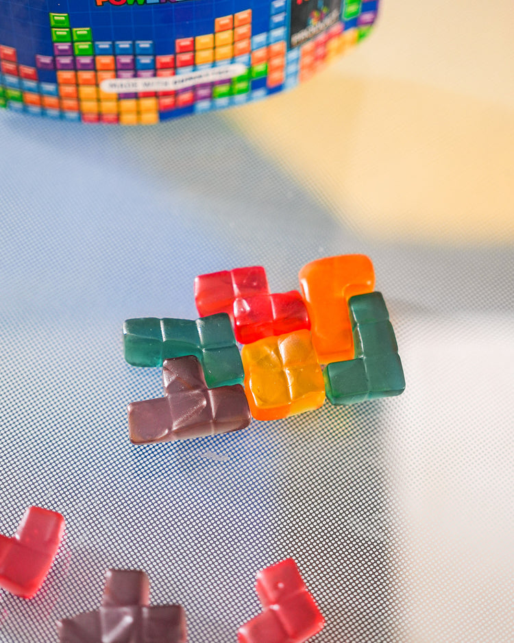 Bonbons originaux Tetris colorés dans un emballage ludique