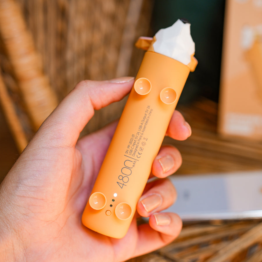 Batterie externe en forme de Corgi avec pattes ventouses.