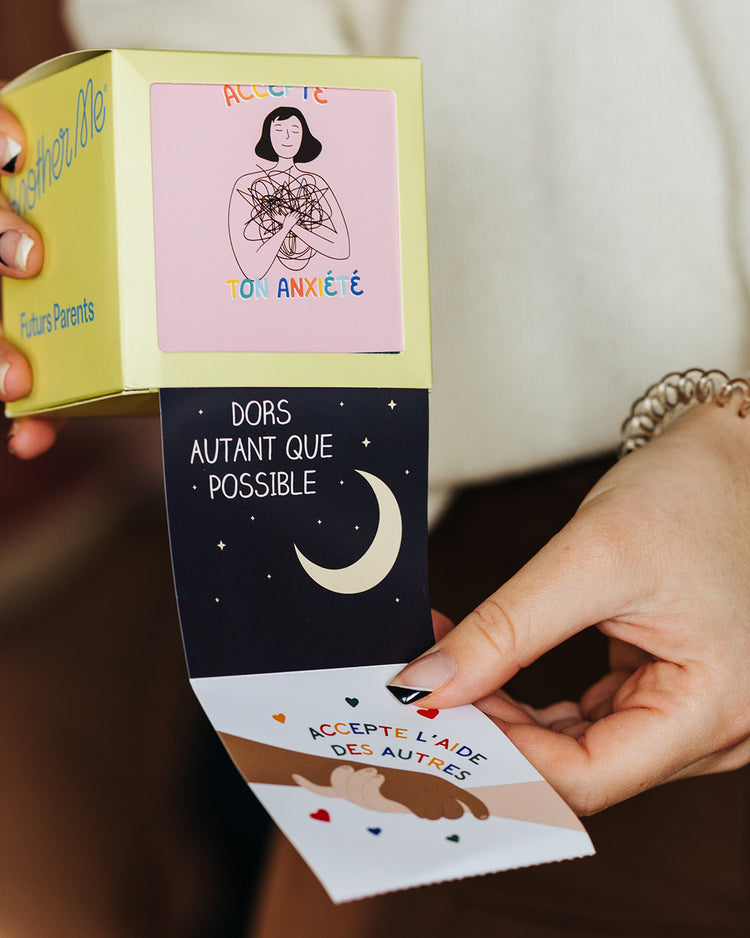 Livre 30 jours de défis Futurs Parents avec couverture colorée et attrayante.